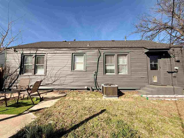 1704 NW Oak Ave, Lawton, OK 73507