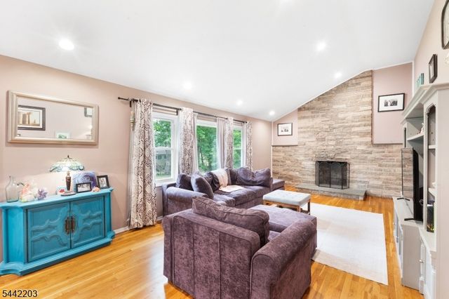 41 Holly Glen Ln, Berkeley Heights Twp., NJ 07922