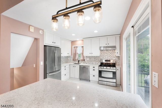 41 Holly Glen Ln, Berkeley Heights Twp., NJ 07922