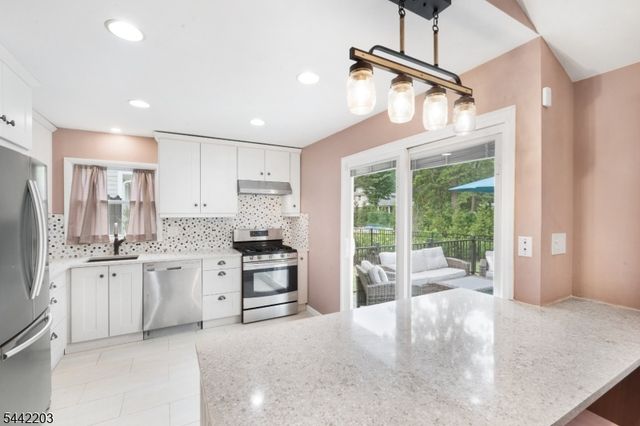 41 Holly Glen Ln, Berkeley Heights Twp., NJ 07922