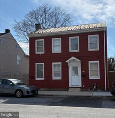 225 W LOCUST ST, Mechanicsburg, PA 17055
