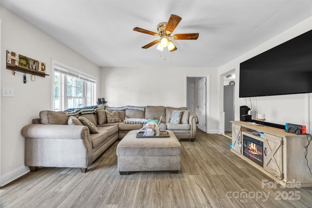617 E Chestnut Street, Stanley, NC 28164