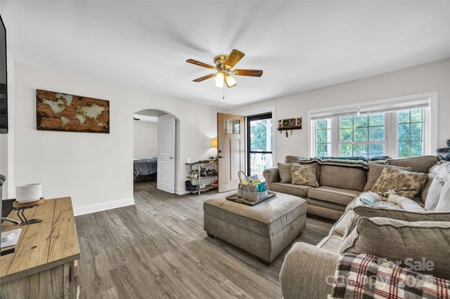 617 E Chestnut Street, Stanley, NC 28164