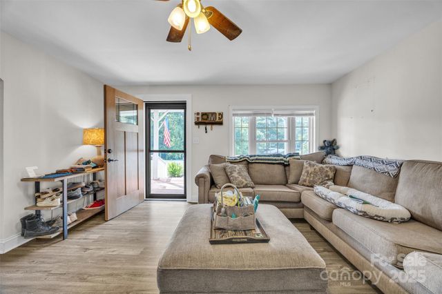 617 E Chestnut Street, Stanley, NC 28164
