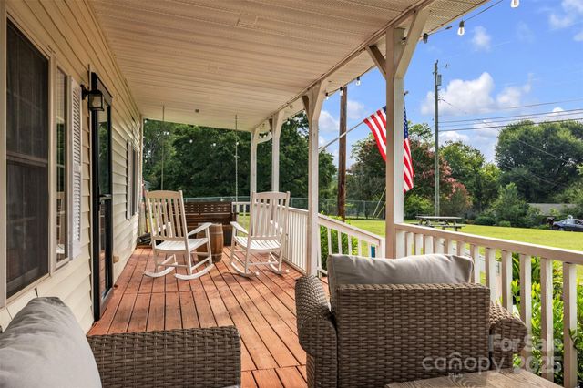 617 E Chestnut Street, Stanley, NC 28164