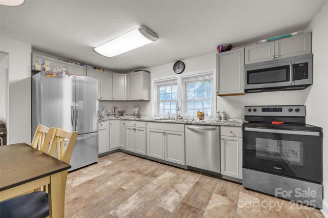 617 E Chestnut Street, Stanley, NC 28164
