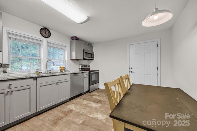 617 E Chestnut Street, Stanley, NC 28164