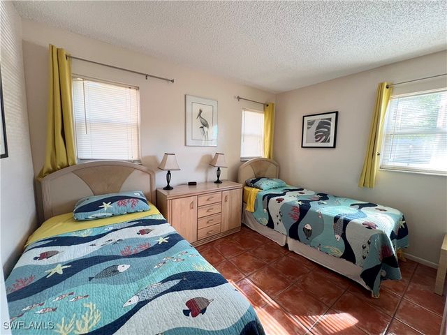 170 Turtle Lake CT 101, Naples, FL 34105