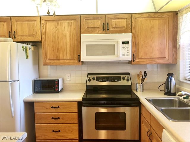 170 Turtle Lake CT 101, Naples, FL 34105