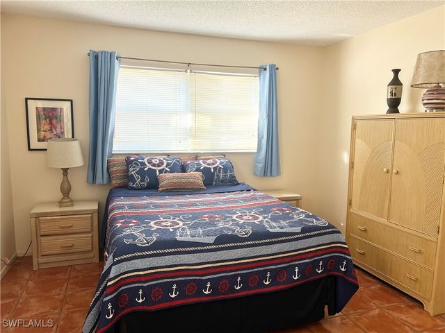 170 Turtle Lake CT 101, Naples, FL 34105