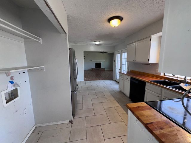 1707 Crimson Court, Arlington, TX 76018