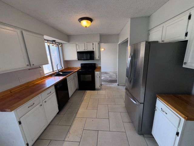 1707 Crimson Court, Arlington, TX 76018