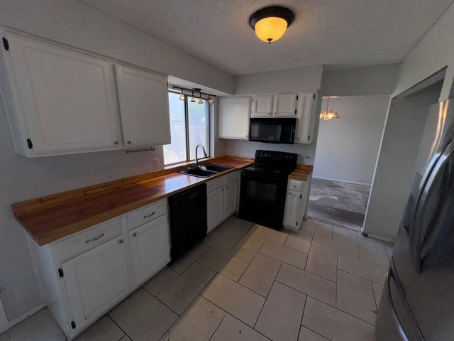 1707 Crimson Court, Arlington, TX 76018