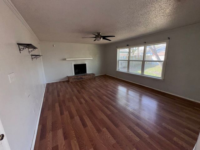 1707 Crimson Court, Arlington, TX 76018
