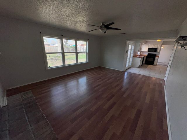 1707 Crimson Court, Arlington, TX 76018