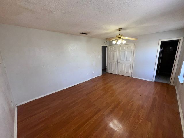 1707 Crimson Court, Arlington, TX 76018
