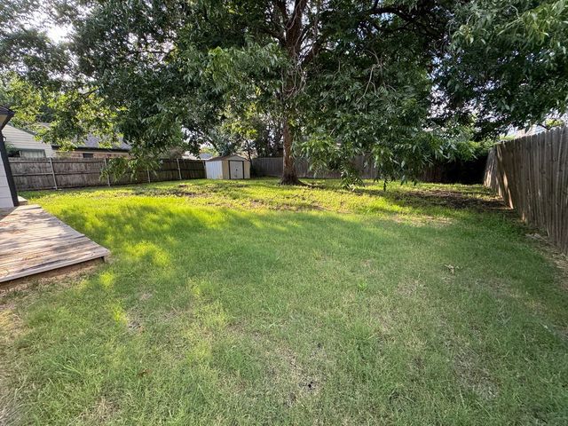 1707 Crimson Court, Arlington, TX 76018