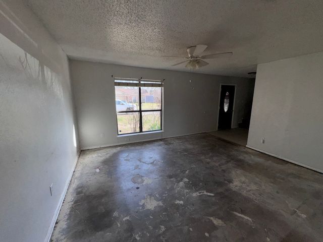 1707 Crimson Court, Arlington, TX 76018