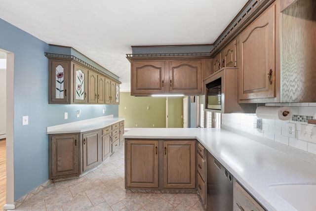 45 Stoneleigh Road, Worcester, MA 01606