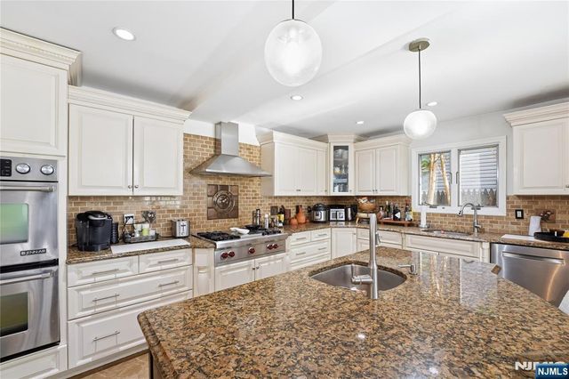 770 Hartwell Street, Teaneck, NJ 07666