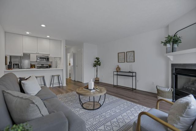 4641 Athalia Drive, 18b, Columbus, OH 43228