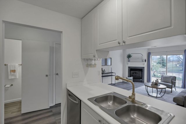 4641 Athalia Drive, 18b, Columbus, OH 43228