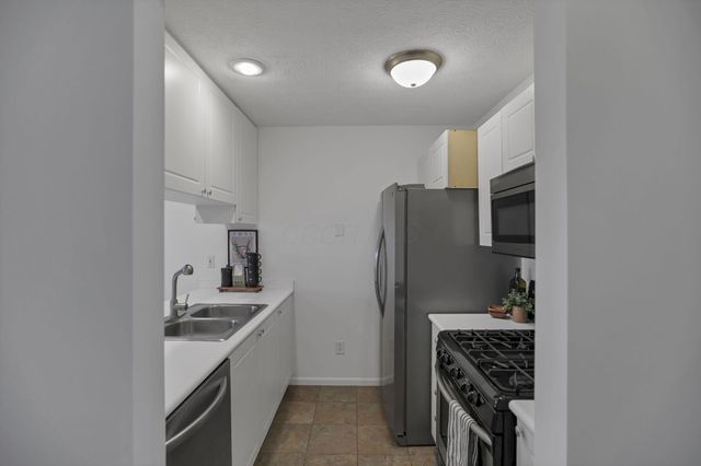 4641 Athalia Drive, 18b, Columbus, OH 43228