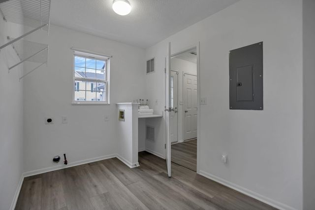 4641 Athalia Drive, 18b, Columbus, OH 43228