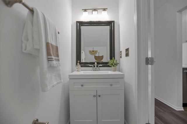 4641 Athalia Drive, 18b, Columbus, OH 43228