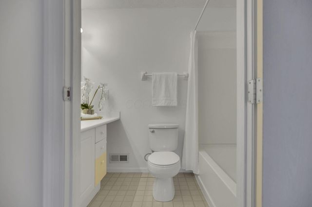 4641 Athalia Drive, 18b, Columbus, OH 43228