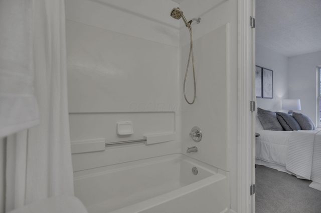 4641 Athalia Drive, 18b, Columbus, OH 43228