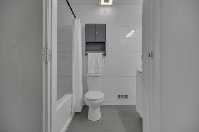 4641 Athalia Drive, 18b, Columbus, OH 43228