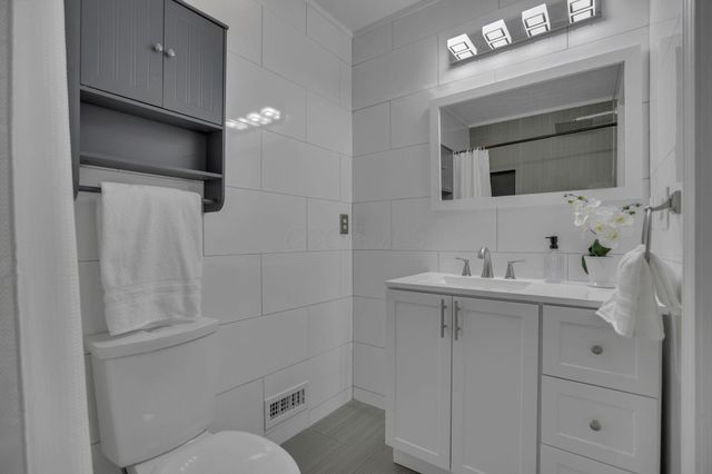 4641 Athalia Drive, 18b, Columbus, OH 43228