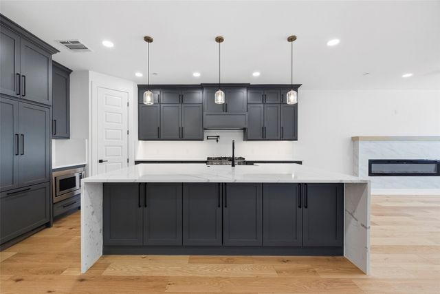 404 Vista Buena Trail, Fort Worth, TX 76111