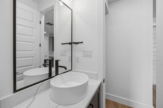 404 Vista Buena Trail, Fort Worth, TX 76111