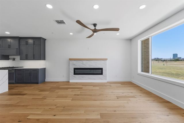 404 Vista Buena Trail, Fort Worth, TX 76111