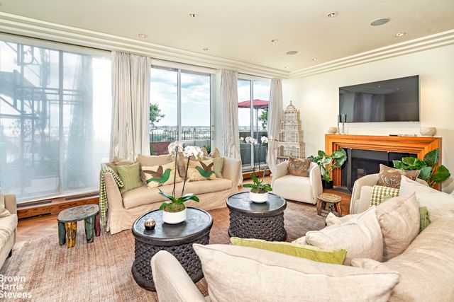 130 E END Avenue PHB, New York City, NY 10028