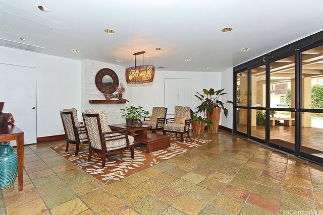 2500 Kalakaua Avenue 1906, Honolulu, HI 96815