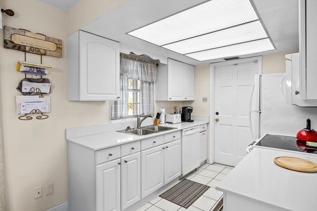 1215 37th Avenue, Vero Beach, FL 32960