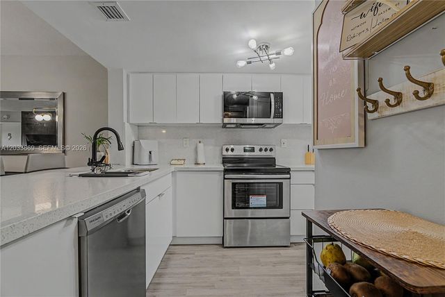10227 NW 9th St Circle 2063, Miami, FL 33172