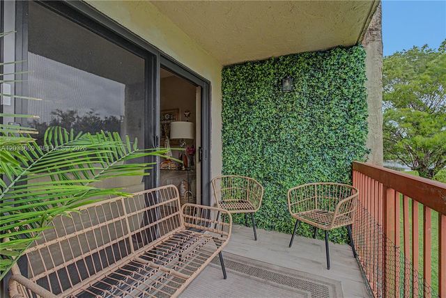 10227 NW 9th St Circle 2063, Miami, FL 33172