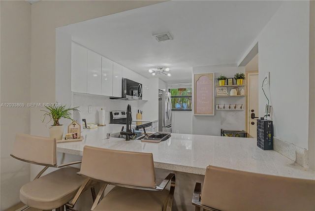 10227 NW 9th St Circle 2063, Miami, FL 33172