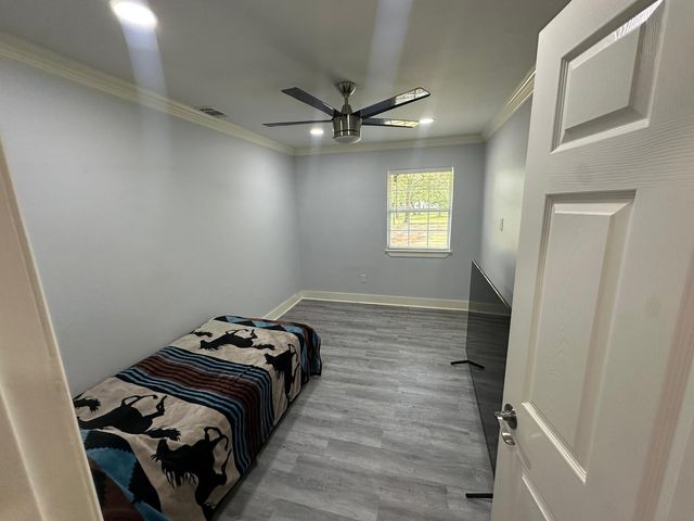 400 E Shady Grove Road, Irving, TX 75060