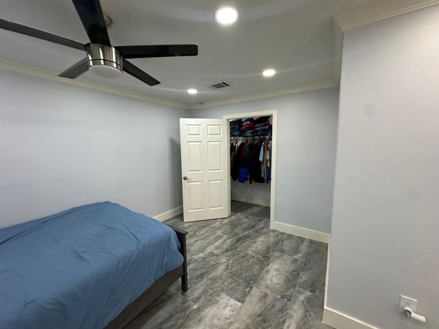 400 E Shady Grove Road, Irving, TX 75060