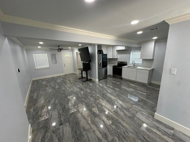 400 E Shady Grove Road, Irving, TX 75060