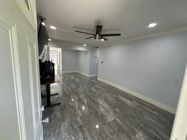 400 E Shady Grove Road, Irving, TX 75060