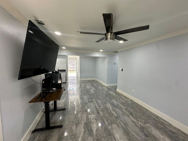 400 E Shady Grove Road, Irving, TX 75060