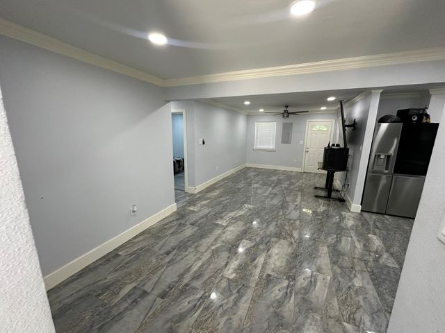 400 E Shady Grove Road, Irving, TX 75060
