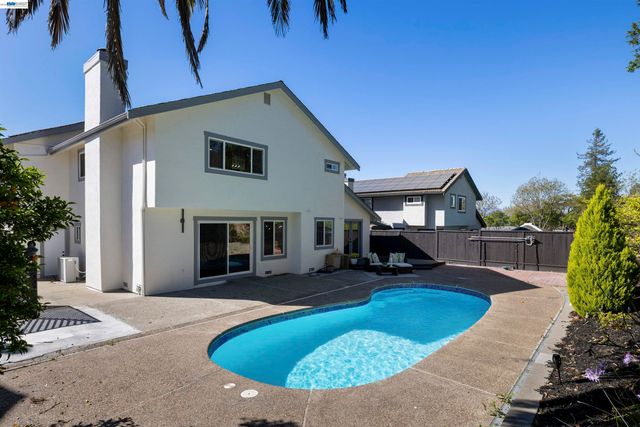 3208 Touriga Dr, Pleasanton, CA 94566