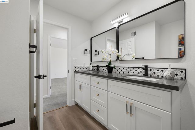 3208 Touriga Dr, Pleasanton, CA 94566